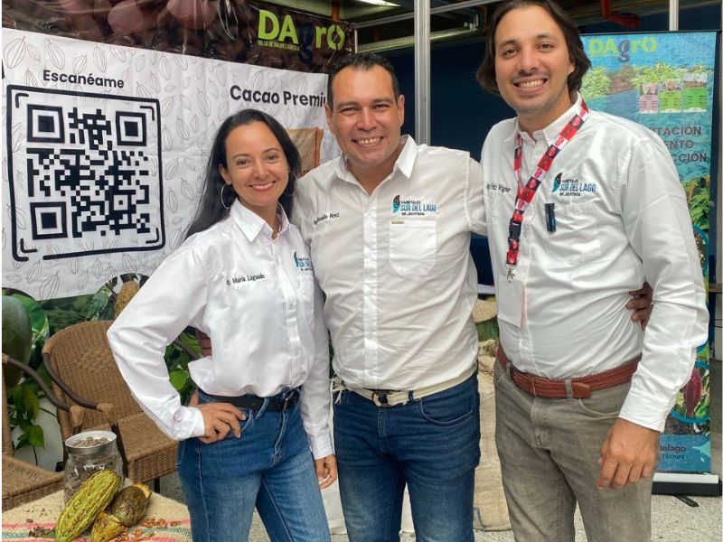 Field team members in Táchira during health checks or farm operations